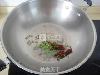 香辣银鱼花生的做法步骤:9