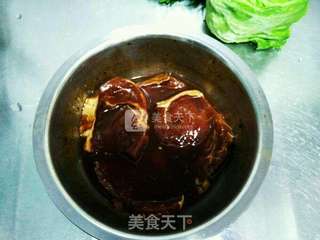 黑椒浇汁煎牛排的做法步骤:2
