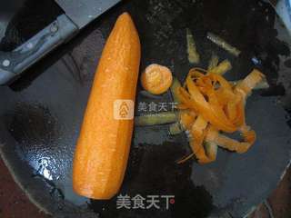 胡萝卜鲫鱼菜干汤的做法步骤:3