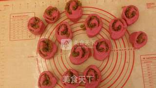 东菱麦旋风之火龙果玫瑰花土司的做法步骤:6