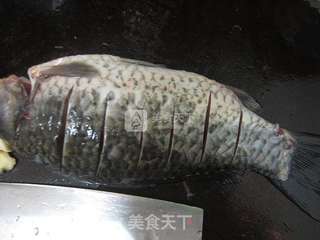 胡萝卜鲫鱼菜干汤的做法步骤:5