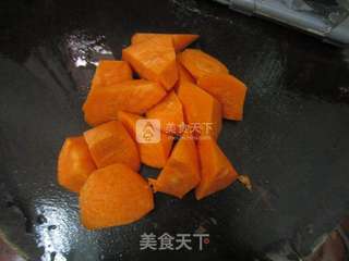 胡萝卜鲫鱼菜干汤的做法步骤:4