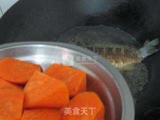 胡萝卜鲫鱼菜干汤的做法步骤:9