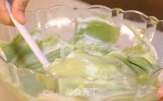 超高颜值的抹茶戚风蛋糕卷(抹茶控又来了)的做法步骤:6