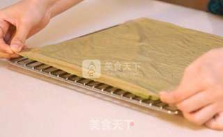 超高颜值的抹茶戚风蛋糕卷(抹茶控又来了)的做法步骤:8