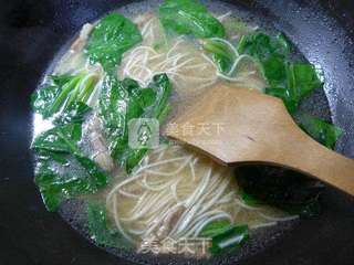 猪肉菠菜拉面的做法步骤：8