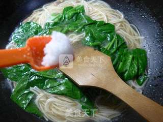 猪肉菠菜拉面的做法步骤：6