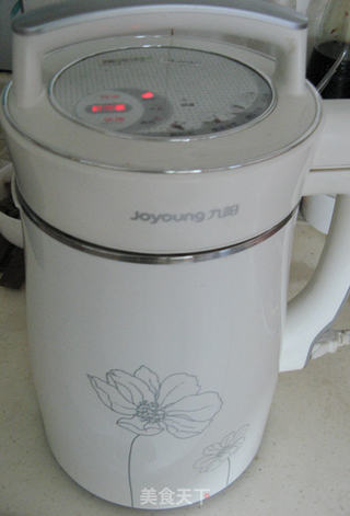 杏仁芝麻豆浆的做法步骤：5