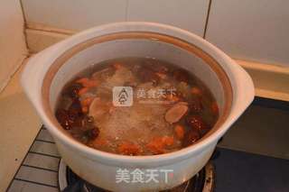 银耳红枣莲子羹的做法步骤：3