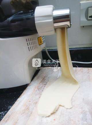面条机做榨菜鲜肉千层饼的做法步骤:6
