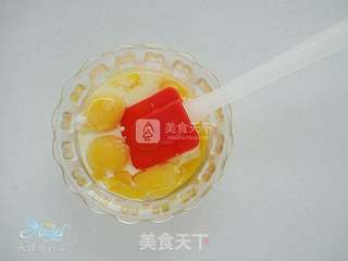 万圣节蜘蛛杯子蛋糕的做法步骤:6