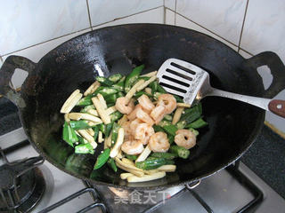 虾仁秋葵炒豆干的做法步骤:9