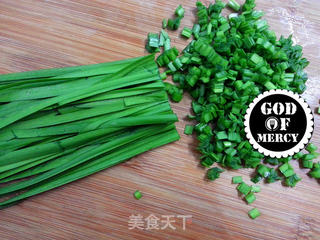 上班族的精力早餐=剩米饭的华丽转身韭菜鸡蛋番茄泡饭的做法步骤:3