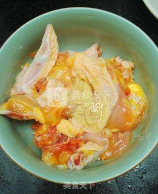 酸菜炒鸡肉的做法步骤:2
