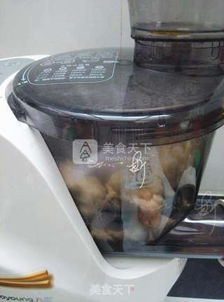 面条机做榨菜鲜肉千层饼的做法步骤:2