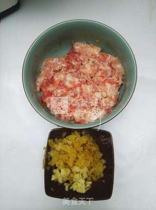 面条机做榨菜鲜肉千层饼的做法步骤:3