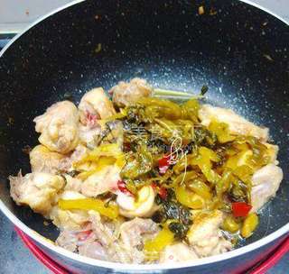 酸菜炒鸡肉的做法步骤:6
