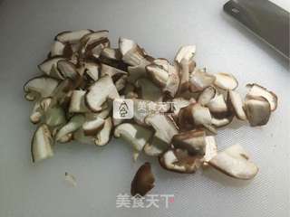 香菇皮蛋瘦肉粥的做法步骤：2