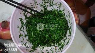 韭菜丸子的做法步骤：1