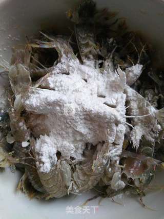 小策海鲜之:椒盐皮皮虾的做法步骤:2