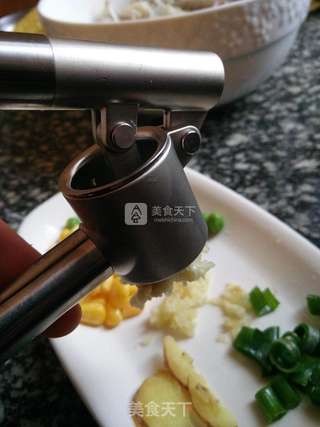 避风塘皮皮虾,虾爬子,虾蛄,濑尿虾的做法步骤:2