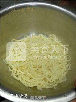 酱油炒面的做法步骤:4