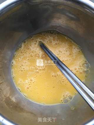 培根胡萝卜鲜虾蛋饼的做法步骤:2