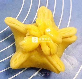 牵牛之恋蛋黄酥的做法步骤:21