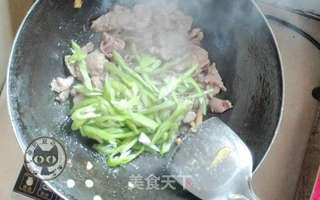 青椒炒牛肉的做法步骤:5