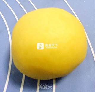 牵牛之恋蛋黄酥的做法步骤:8