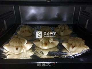 牵牛之恋蛋黄酥的做法步骤:23