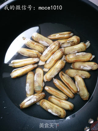 小策海鲜今日菜谱:葱爆蛏子的做法步骤:4
