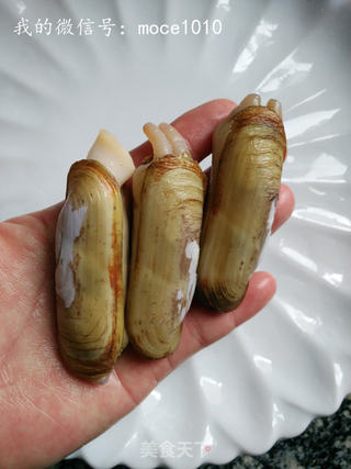 小策海鲜今日菜谱:葱爆蛏子的做法步骤:3
