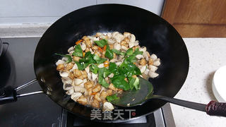 蘑菇鸡丁的做法步骤:5