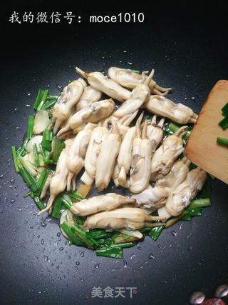 小策海鲜今日菜谱:葱爆蛏子的做法步骤:9