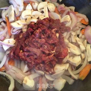 洋葱炒牛肉的做法步骤:7