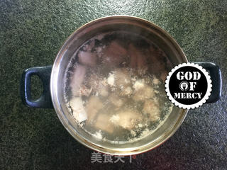 挡不住的浓郁酱香=碰撞味蕾的酱焖排骨的做法步骤:2