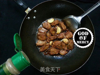 挡不住的浓郁酱香=碰撞味蕾的酱焖排骨的做法步骤:12