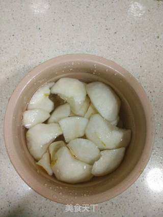 椰香雪梨糖水的做法步骤:3