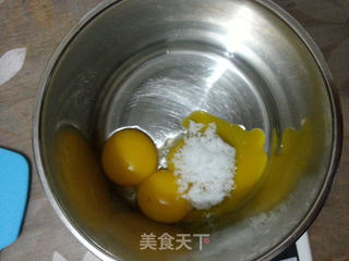 无油牛奶戚风蛋糕的做法步骤:3