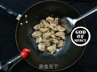 挡不住的浓郁酱香=碰撞味蕾的酱焖排骨的做法步骤:7