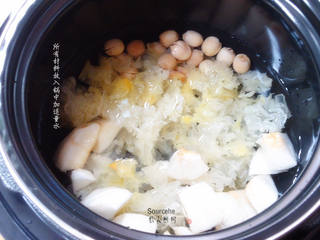 秋季养生,莲子银耳雪梨的做法步骤:4