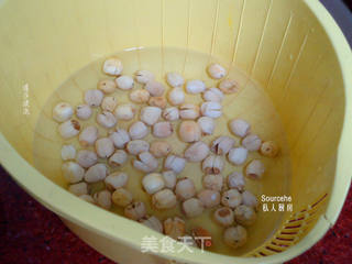 秋季养生,莲子银耳雪梨的做法步骤:2