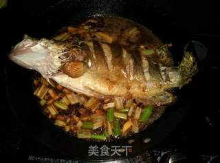 红烧鲑鱼的做法步骤:8