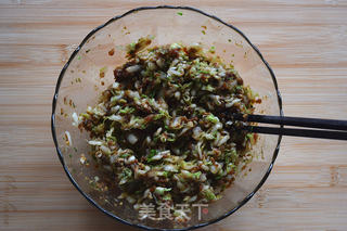 鲜肉白菜包子的做法步骤:5