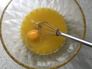 酥脆芝麻蛋卷的做法步骤:3