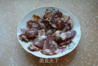 香肠炒扁豆的做法步骤：1