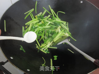 肠子炒芹菜的做法步骤:6
