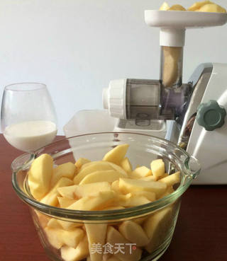 排毒佳饮-----苹果牛奶汁的做法步骤:3