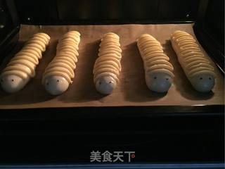 毛毛虫豆沙面包的做法步骤:27